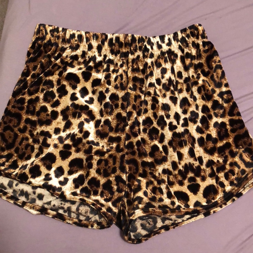 Cheetah velvet shorts